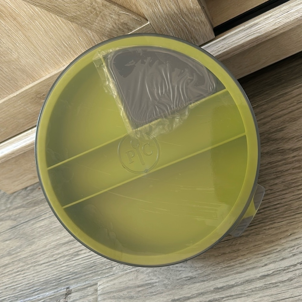 Pampered Chef salad cutting bowl